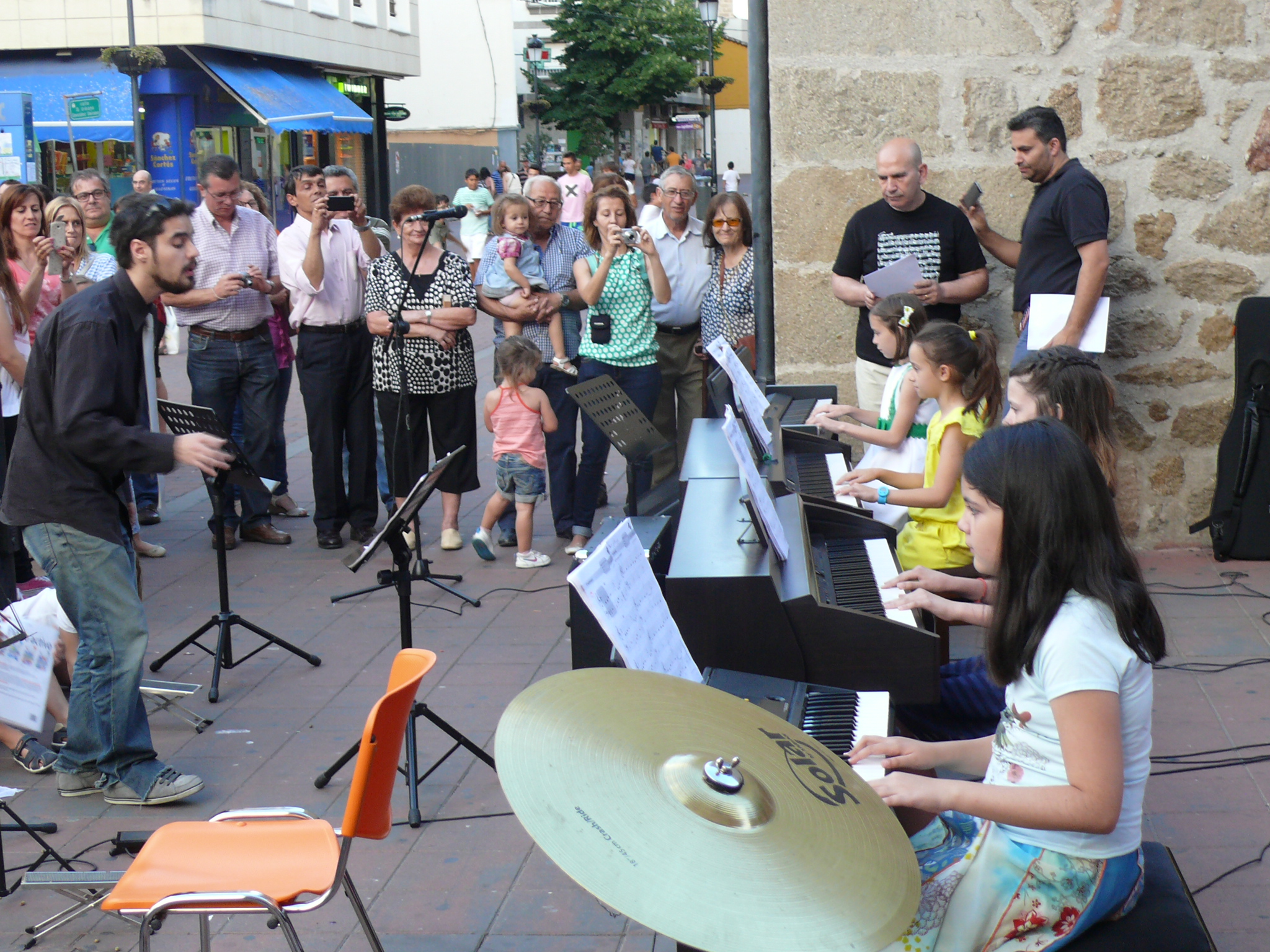 La Escuela de Música despide el curso con un concierto en el peatonal
